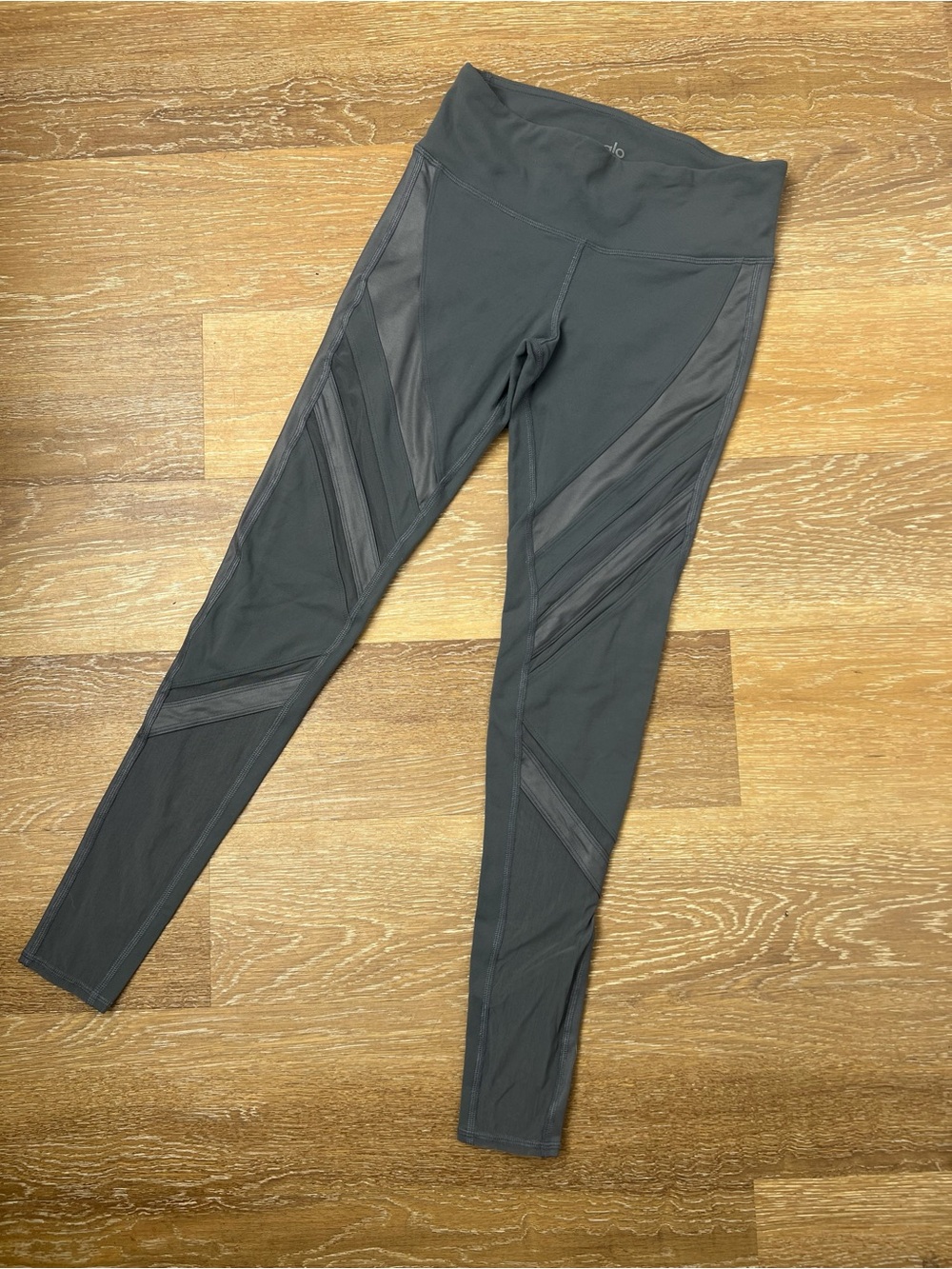 Alo Leggings with Mesh Panel Detail sz XS
